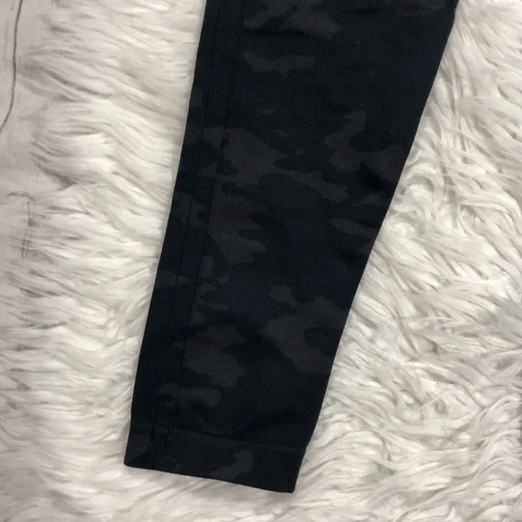 Spanx Seamless Camo High Waisted Leggings - Picture 7 of 13